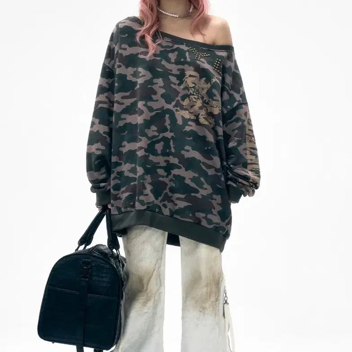 [BUNJANG] YL Studded Off-Shoulder Sweatshirt / 와이이엘 YL STUDDED OFF-SHOULDER SWEATSHIRT