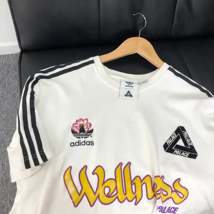 [SOLD OUT] 팔라스x아디다스 한정판 팔라스테 반팔 화이트