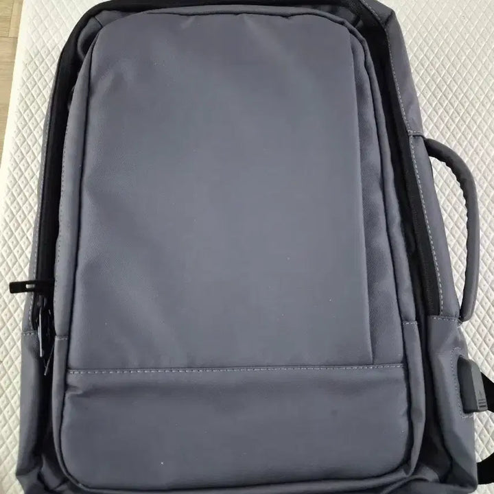 [BUNJANG] Gray Laptop Backpack / 그레이 노트북 백팩(새상품)