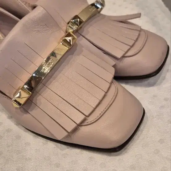 [BUNJANG] Valentino Loafers (Size 35) / 발렌티노 35사이즈   로퍼
