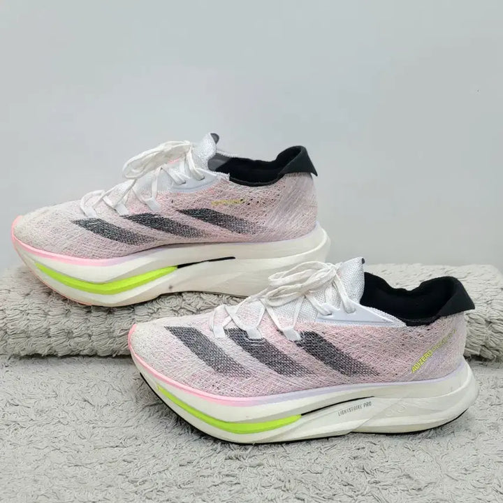 [SOLD OUT] 아디다스 아디제로 프라임 X2 스트렁 러닝화 270