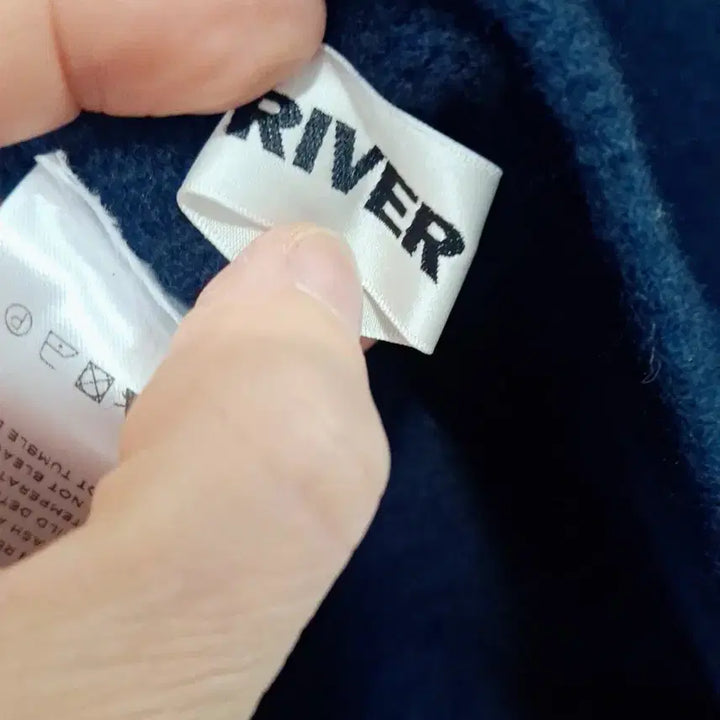 [BUNJANG] River 네이비 언발란스 니트 탑 90 woll / River 네이비 언발란스 니트 탑 90 woll