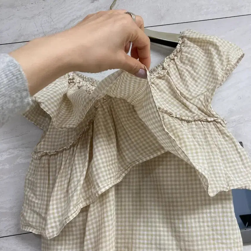 [BUNJANG] Imported Cotton Off-Shoulder Blouse / 일본수입 코튼100 오프숄더 입술넥 블라
