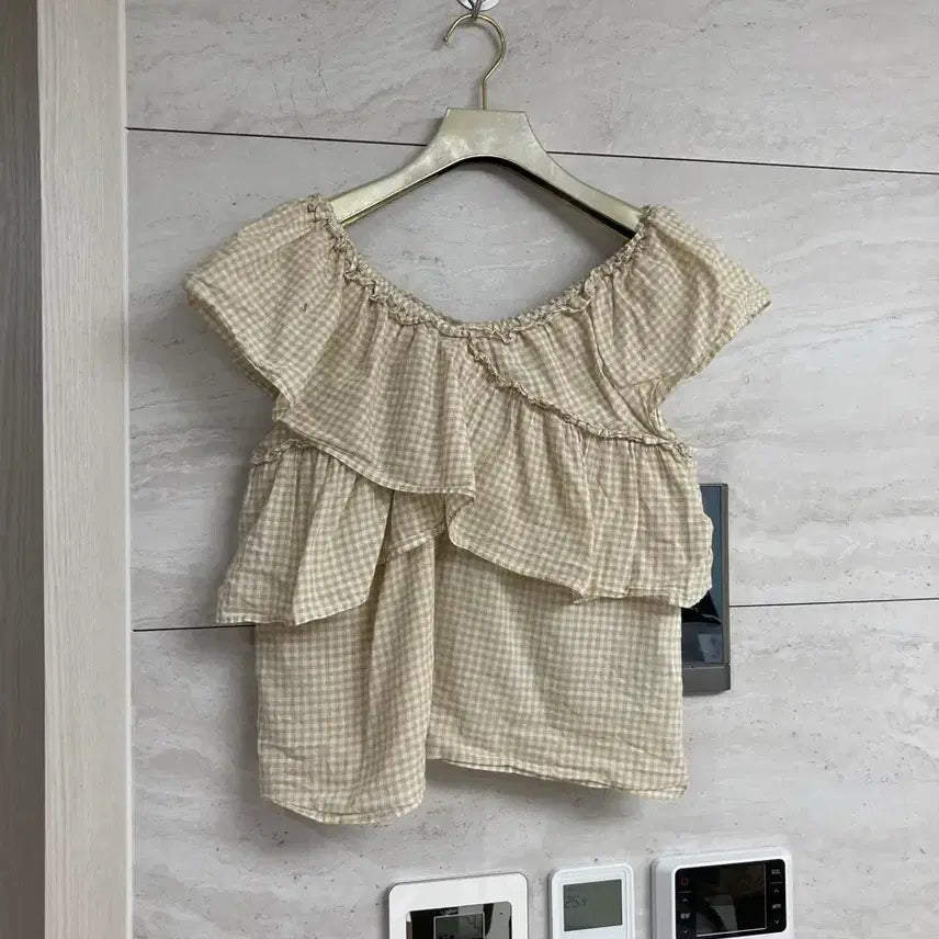 [BUNJANG] Imported Cotton Off-Shoulder Blouse / 일본수입 코튼100 오프숄더 입술넥 블라