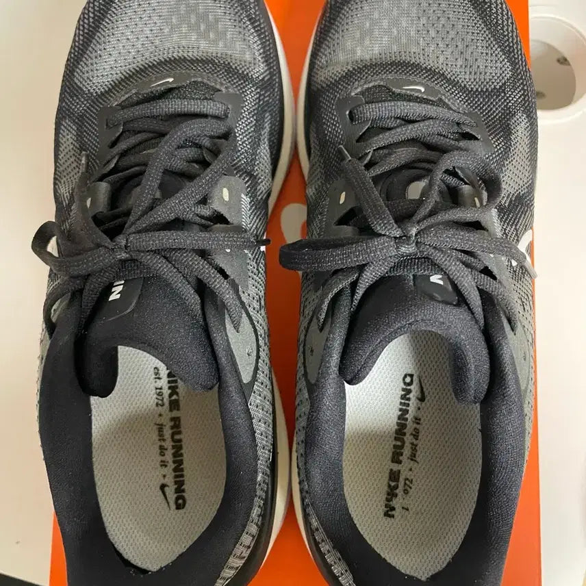 [BUNJANG] Nike Vomero 17 Running Shoes / (275) 나이키 보메로 17