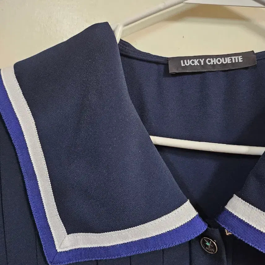[BUNJANG] Lucky Chouette Wide Collar Blouse (New) / 미착용)럭키슈에뜨 와이드카라 블라우스