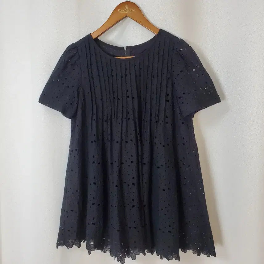 [BUNJANG] Renibon Eyelet Blouse 55 / 레니본 아일렛 블라우스 55