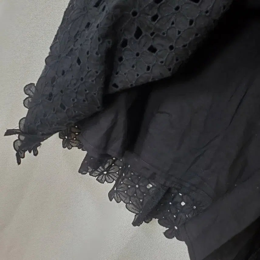 [BUNJANG] Renibon Eyelet Blouse 55 / 레니본 아일렛 블라우스 55