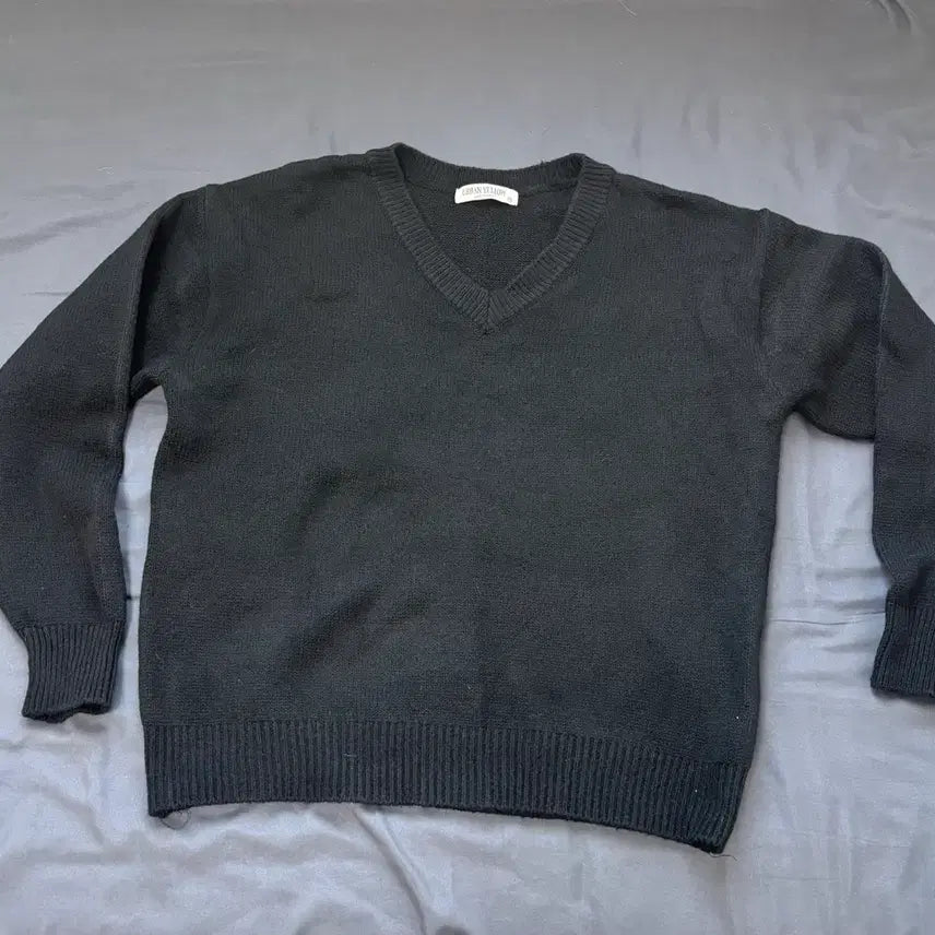 [BUNJANG] Black V-Neck Knit Sweater (M) / 블랙 V넥 니트 (M)