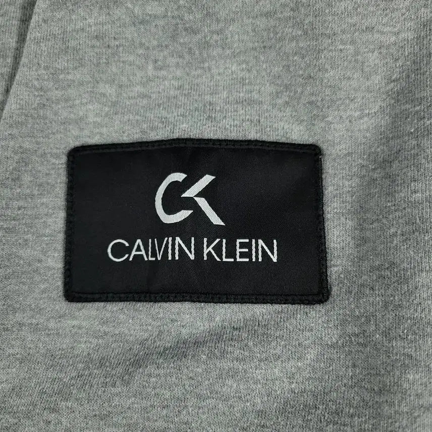 [BUNJANG] Calvin Klein Performance Cotton Blend Sweatshirt / 캘빈클라인 퍼포먼스 그레이 블랙 배색 스펠아웃 로고 암로고 코튼블렌드 맨