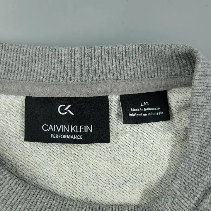 [BUNJANG] Calvin Klein Performance Cotton Blend Sweatshirt / 캘빈클라인 퍼포먼스 그레이 블랙 배색 스펠아웃 로고 암로고 코튼블렌드 맨