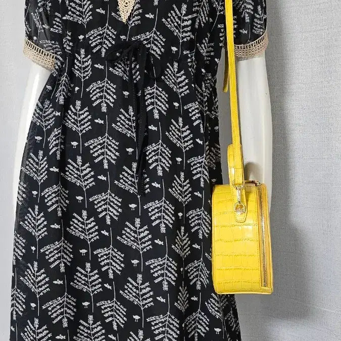 [BUNJANG] V-Neck Lace Point Dress / V넥 레이스 포인트 원피스..