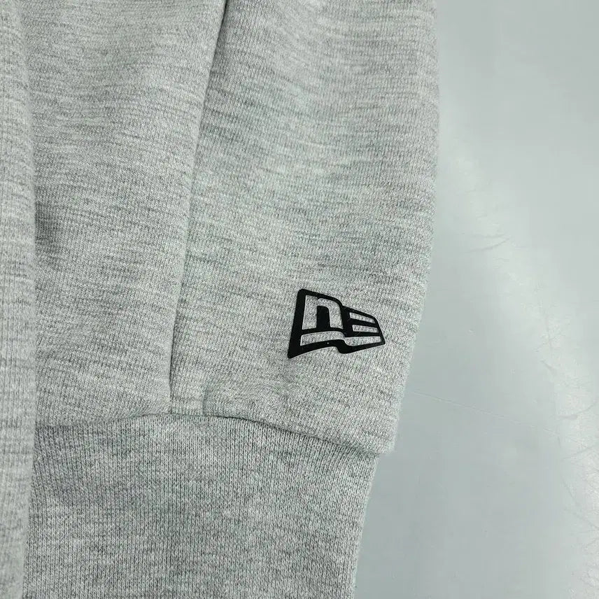 [BUNJANG] New Era Gray Black Raglan Sweatshirt / 뉴에라 그레이 블랙 배색 스펠아웃 로고 레글런 캥거루포켓 리플렉티브 기하