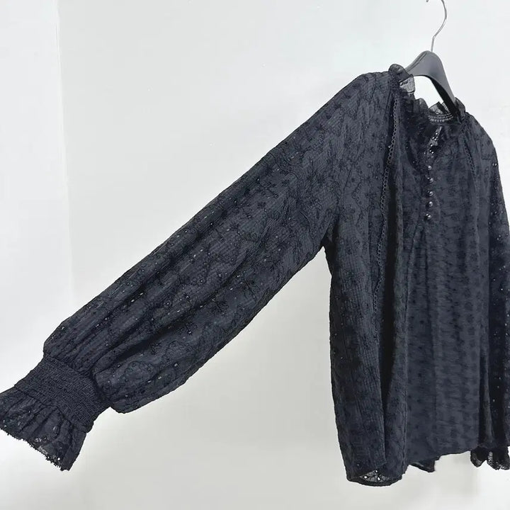 [BUNJANG] Deberota Eyelet Blouse / 드베로타 아일렛 블라우스