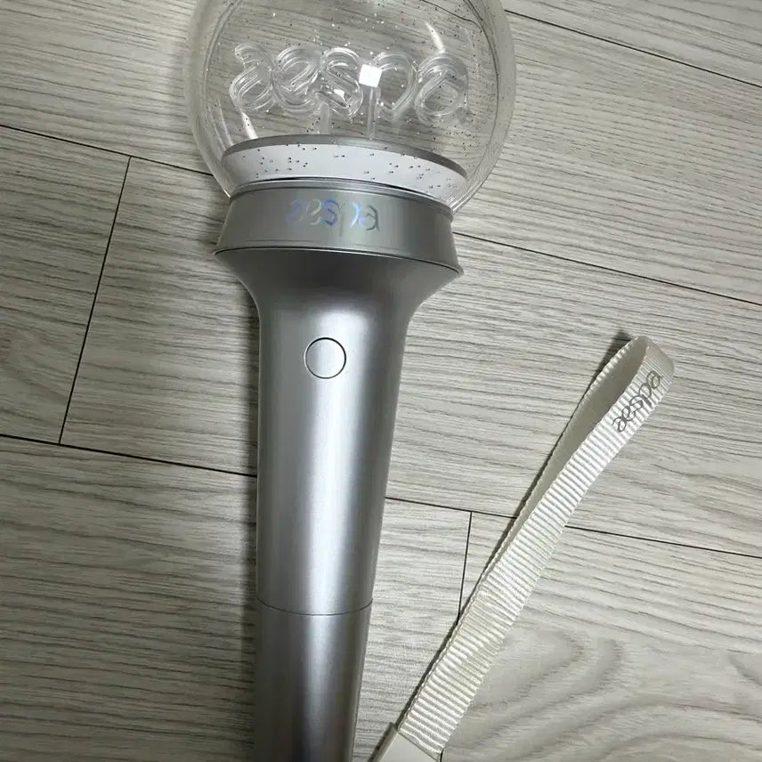 [SOLD OUT] [BUNJANG] aespa Official Light Stick Ver. 1 / 에스파 응원봉 스봉 마이봉 구버전 ver.1