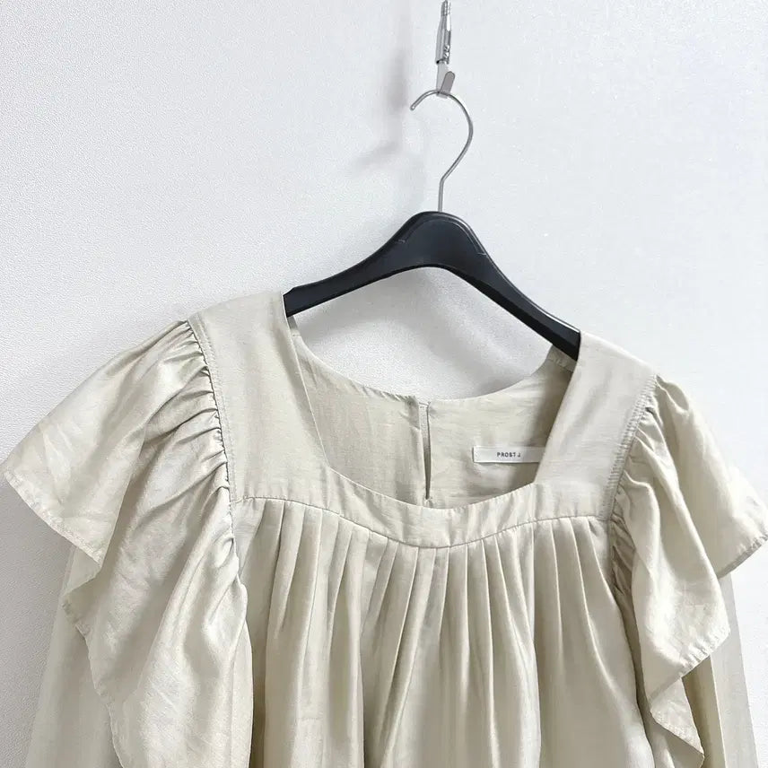 [BUNJANG] Frost J Square Neck Ruffle Blouse / 프로스트제이 스퀘어넥 러플 블라우스
