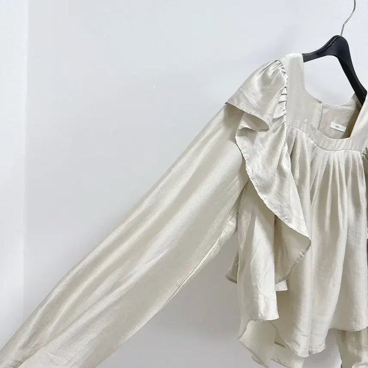 [BUNJANG] Frost J Square Neck Ruffle Blouse / 프로스트제이 스퀘어넥 러플 블라우스