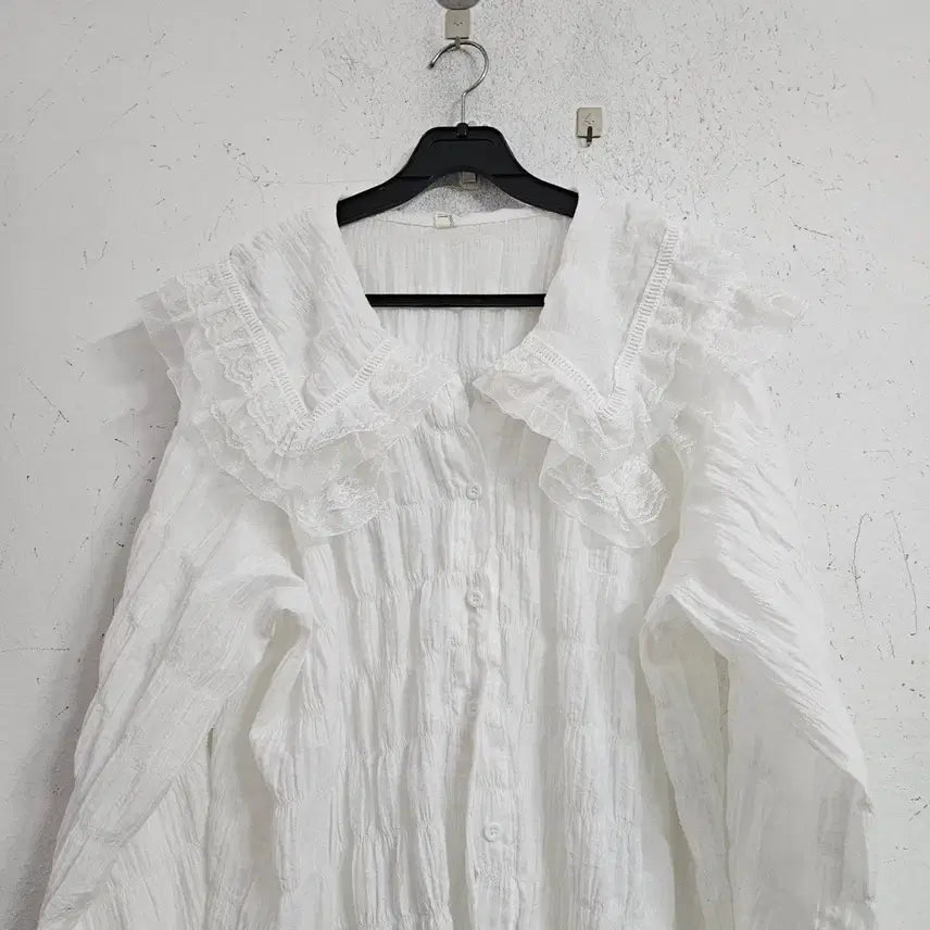 [BUNJANG] Lace Big Collar Blouse White / 레이스 빅카라 블라우스 화이트