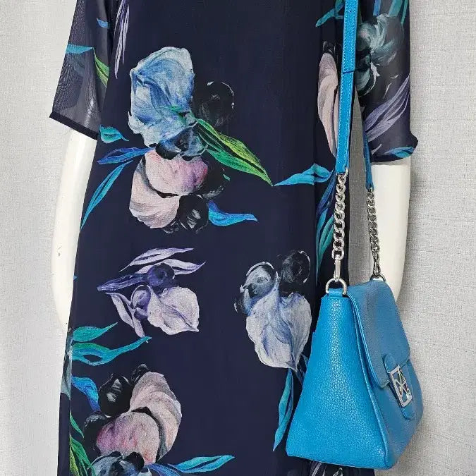 [SOLD OUT] 남색 뒤단추 안감 꽃무늬 롱원피스...반품 49 길이 108