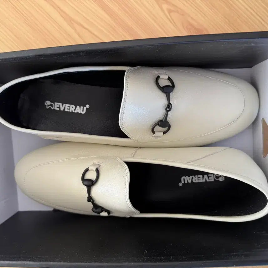 [BUNJANG] EVERAU Layla EA7005 White Loafers / 여성용 EVERAU Layla EA7005 화이트 로퍼 39 새상품