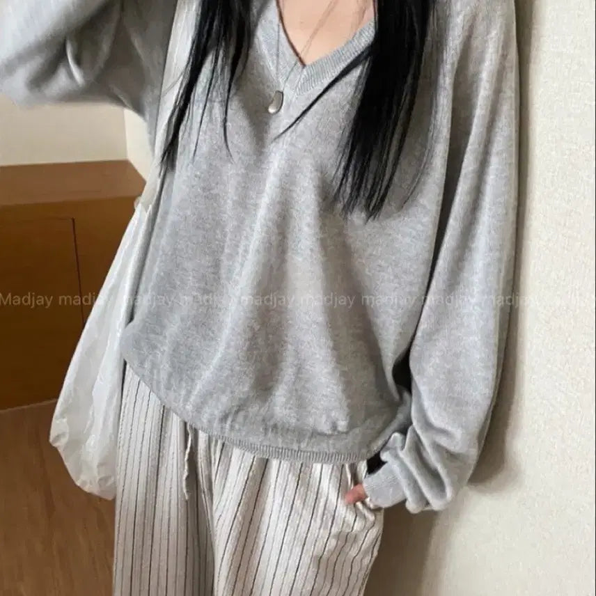 [BUNJANG] V-Neck Knit Top / 쿨링 브이넥니트 그레이