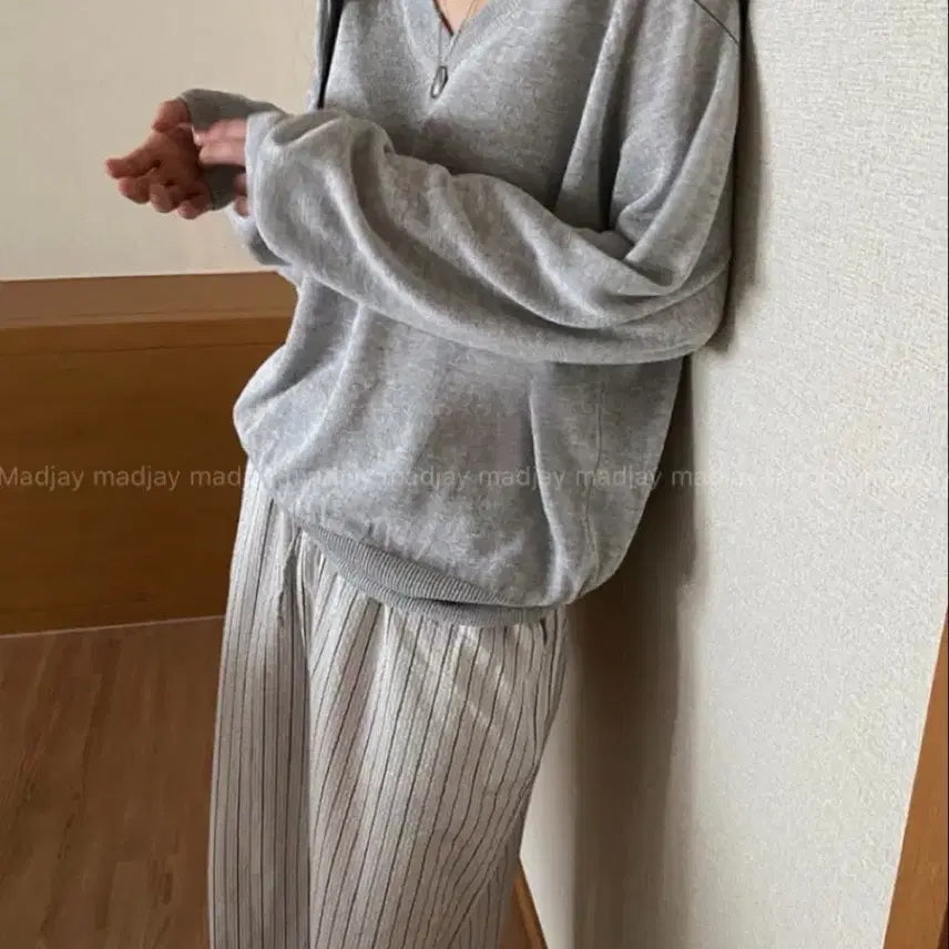 [BUNJANG] V-Neck Knit Top / 쿨링 브이넥니트 그레이