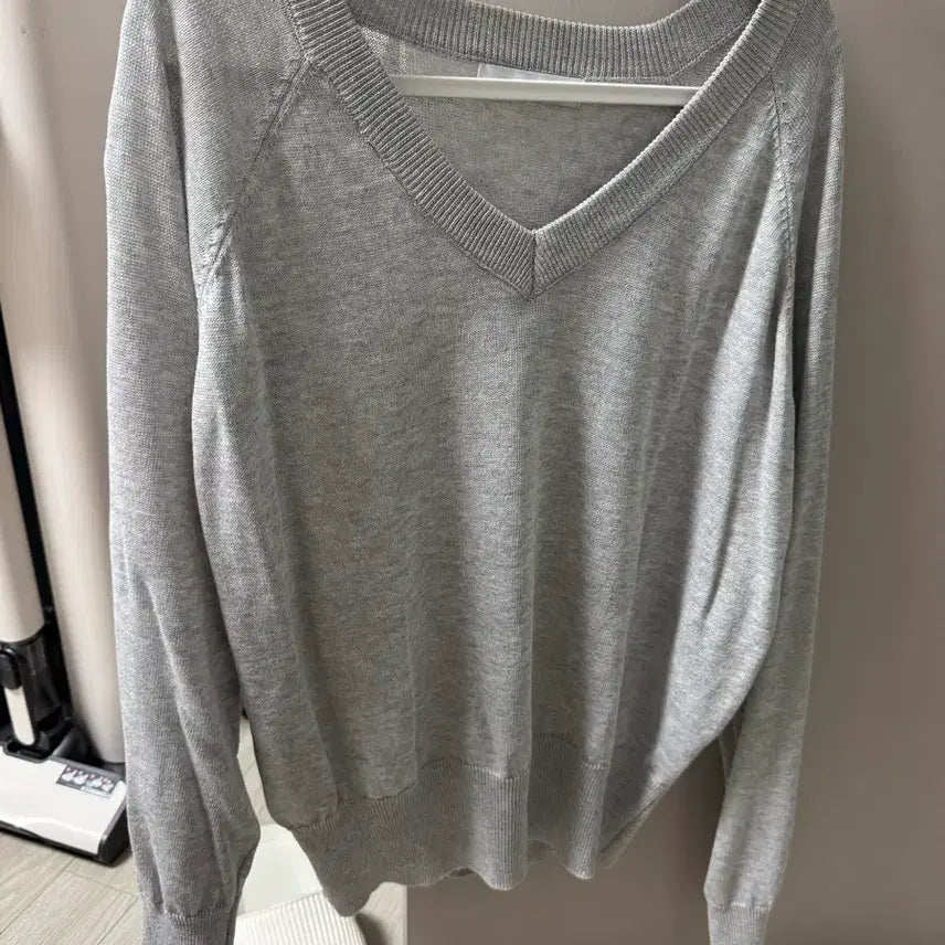 [BUNJANG] V-Neck Knit Top / 쿨링 브이넥니트 그레이