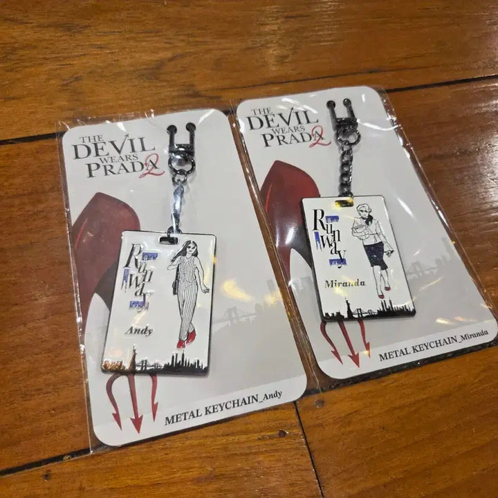 [BUNJANG] The Devil Wears Prada High Heel &amp; ID Card Keychain / 악마는 프라다를 입는다 키링 (하이힐, 사원증)