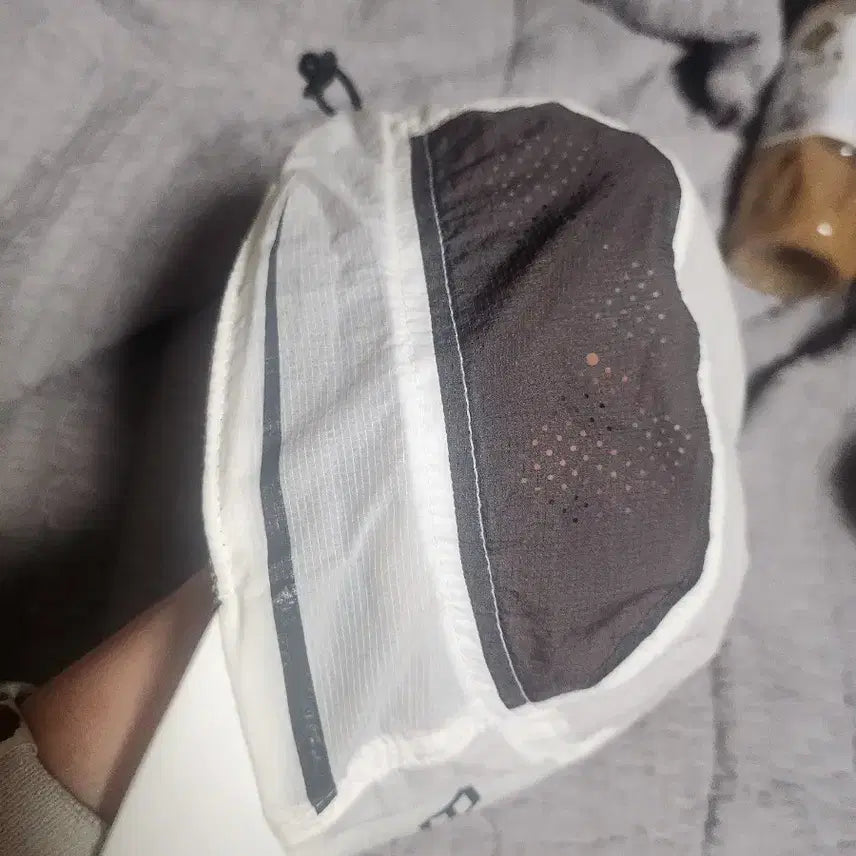 [BUNJANG] Black Yak White Mesh Cap / BAC 화이트 메쉬 캡 모자 블랙야크 등산 캠프 캠핑 운동 빈티지 올드스