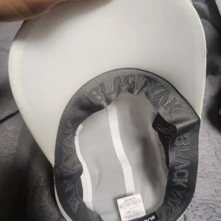 [BUNJANG] Black Yak White Mesh Cap / BAC 화이트 메쉬 캡 모자 블랙야크 등산 캠프 캠핑 운동 빈티지 올드스