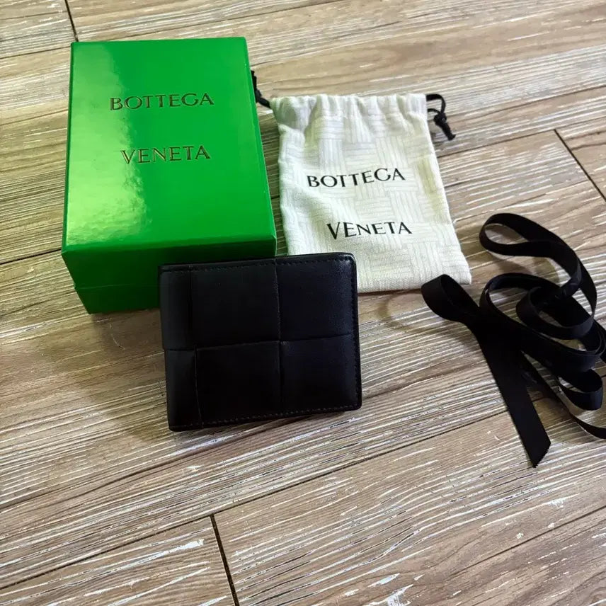 [SOLD OUT] [정품] 보테가베네타 반지갑 블랙