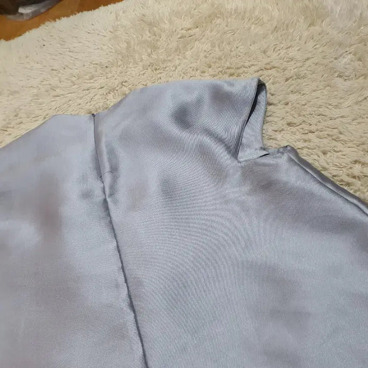[BUNJANG] Silver Glossy Set Up Blouse and Shorts / 실버 광택 셋업 반팔 블라우스 반바지