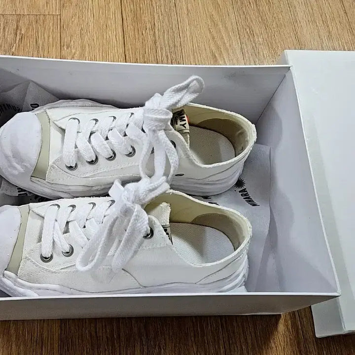 [SOLD OUT] 미히라야스히로 화이트 캔버스 스니커즈 단화 41