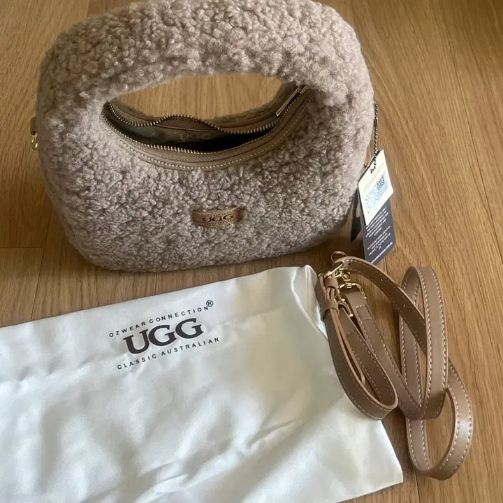[SOLD OUT] UGG호주어그 어즈웨어 양털 미니 토트백 토프