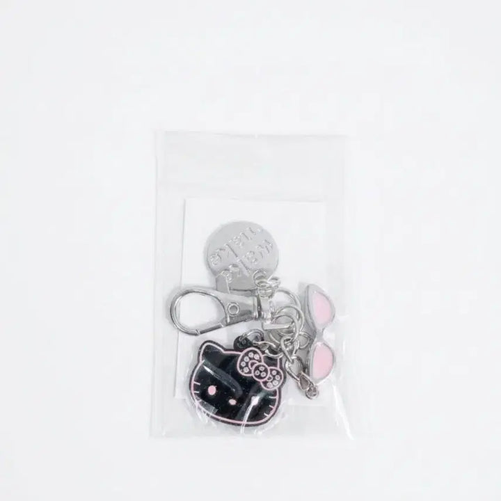 [BUNJANG] WAKEMAKE Hello Kitty Charm Keychain / 구매) 웨이크메이크 헬로키티 키링 참 블랙