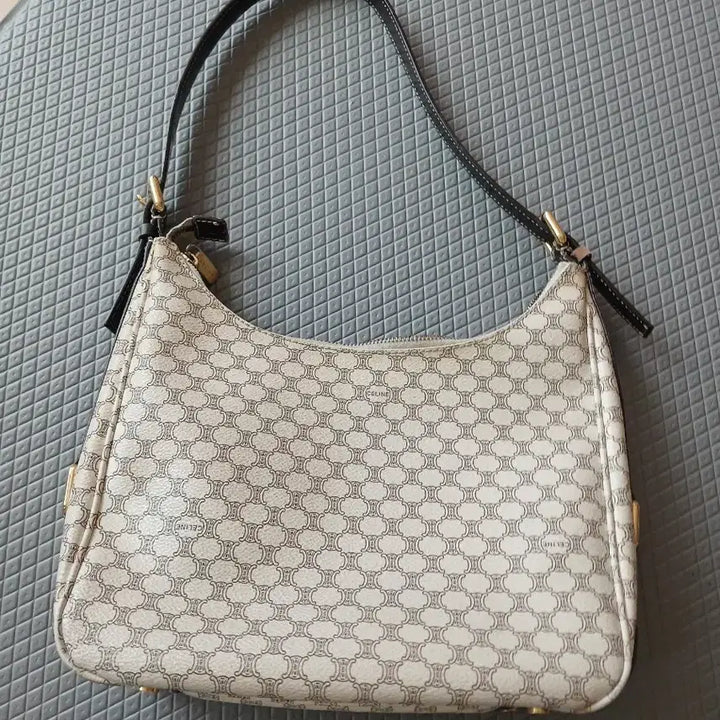 [SOLD OUT] 셀린느 트리오페 숄더백 아이보리