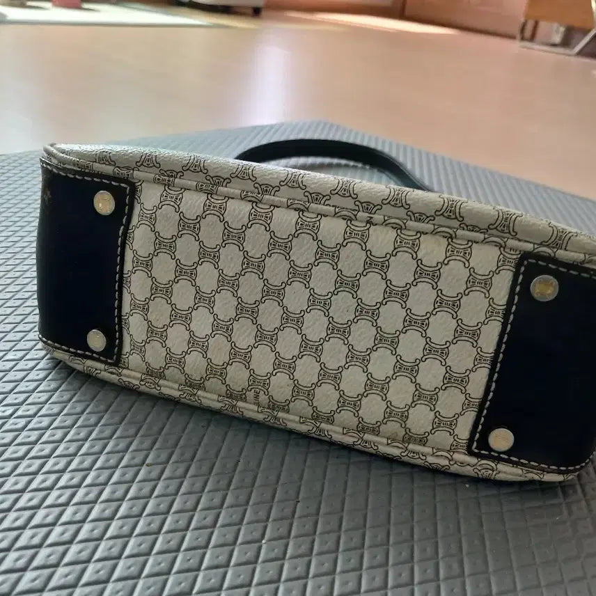 [SOLD OUT] 셀린느 트리오페 숄더백 아이보리