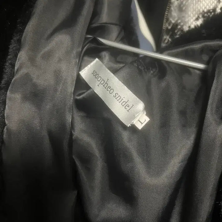 [BUNJANG] Reflem Usamimi Rabbit Fur Jacket / 레플렘 우사미미 토끼 퍼 자켓