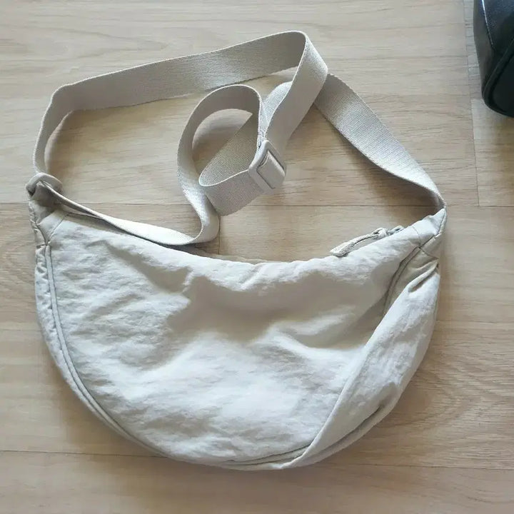 [BUNJANG] Uniqlo Mini Crossbody Bag / 유니클로 미니크로스백