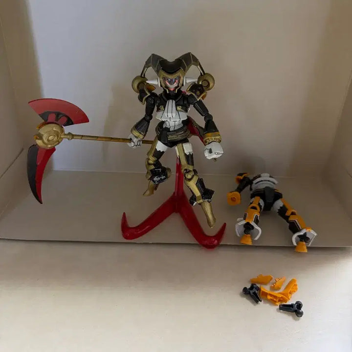 [BUNJANG] [ 골판지전기 / 골판지전사 ] LBX 조커 (일부도색) / [ 골판지전기 / 골판지전사 ] LBX 조커 (일부도색)