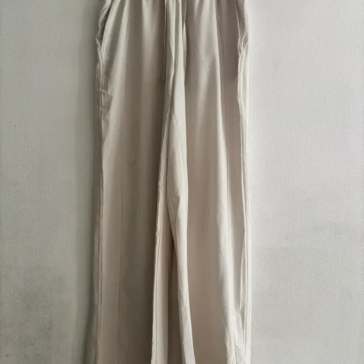 [SOLD OUT] 아이보리색 여성 바지