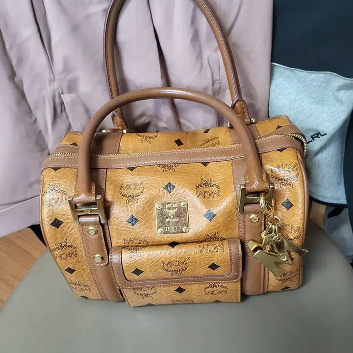 [BUNJANG] MCM Shoulder Bag / 엠씨엠 가방 성주택 있어요