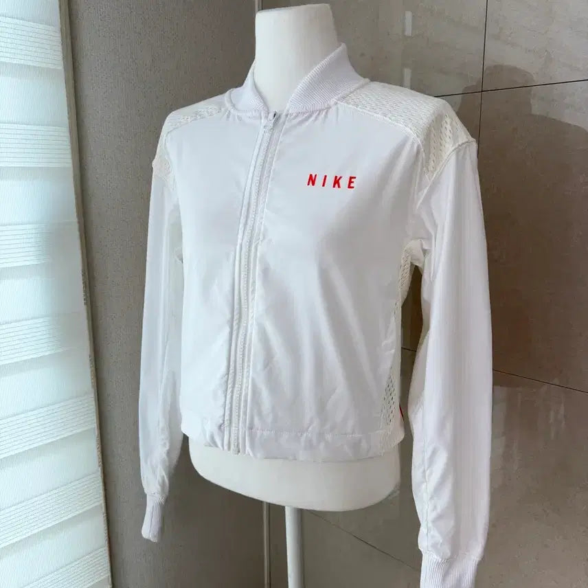 [BUNJANG] Nike Blue Windbreaker Jacket (White, S) / 나이키 화이트 블루종 바람막이 자켓 S