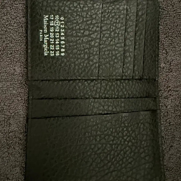 [SOLD OUT] 메종 마르지엘라 보빈 레더 키드 홀더 블랙