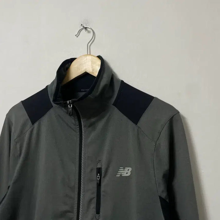 [BUNJANG] New Balance Functional Spandex Training Jersey Zip-Up (Size 100) / 100 뉴발란스 기능성 스판 트레이닝 져지 집업 정품
