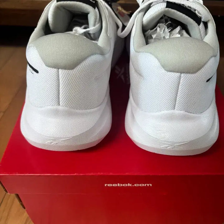 [BUNJANG] Reebok White Sneakers / 리복 화이트 운동화 새상품 박스채