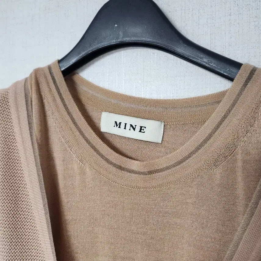[SOLD OUT] MINE 브이넥 플리츠 니트 원피스