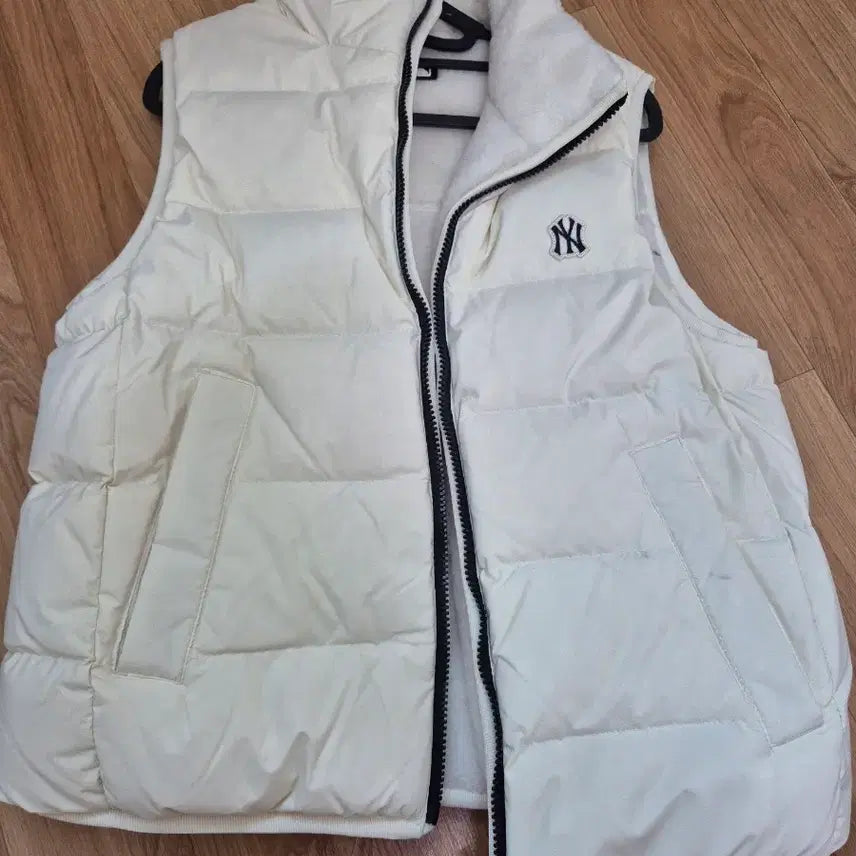 [BUNJANG] MLB Basic Fleece Reversible Padded Vest Ivory / 엠엘비 베이직 후리스 리버시블 패딩 조끼 아이보리