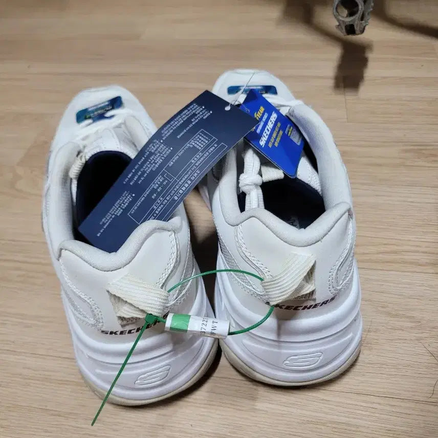 [BUNJANG] Skechers Delight 4.0 White Sneakers / 스케쳐스 딜라이트 4.0 운동화 275 화이트