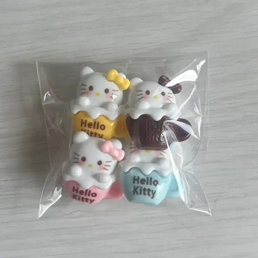 [SOLD OUT] 컵케이크 헬로키티 지비츠